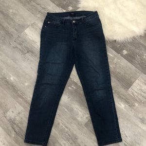 Dark Wash Cropped Jeans *Curvy*
